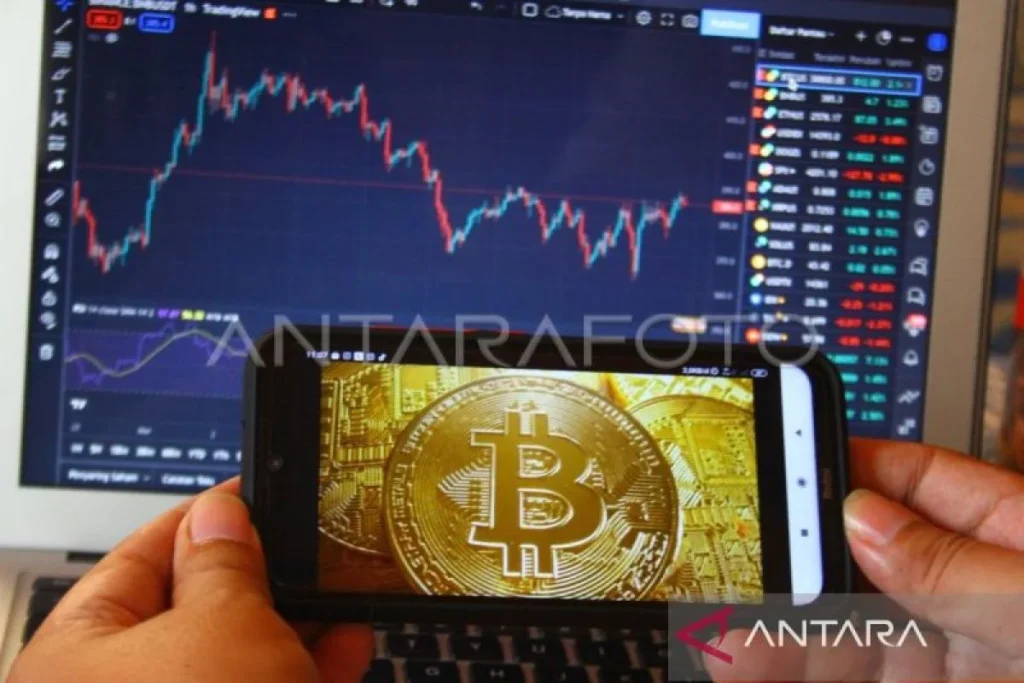 S&P 500 Tembus Rekor, Indonesia Alami Deflasi, Bitcoin 'Ngeyel' di Tengah Arus Modal Kripto yang Berputar